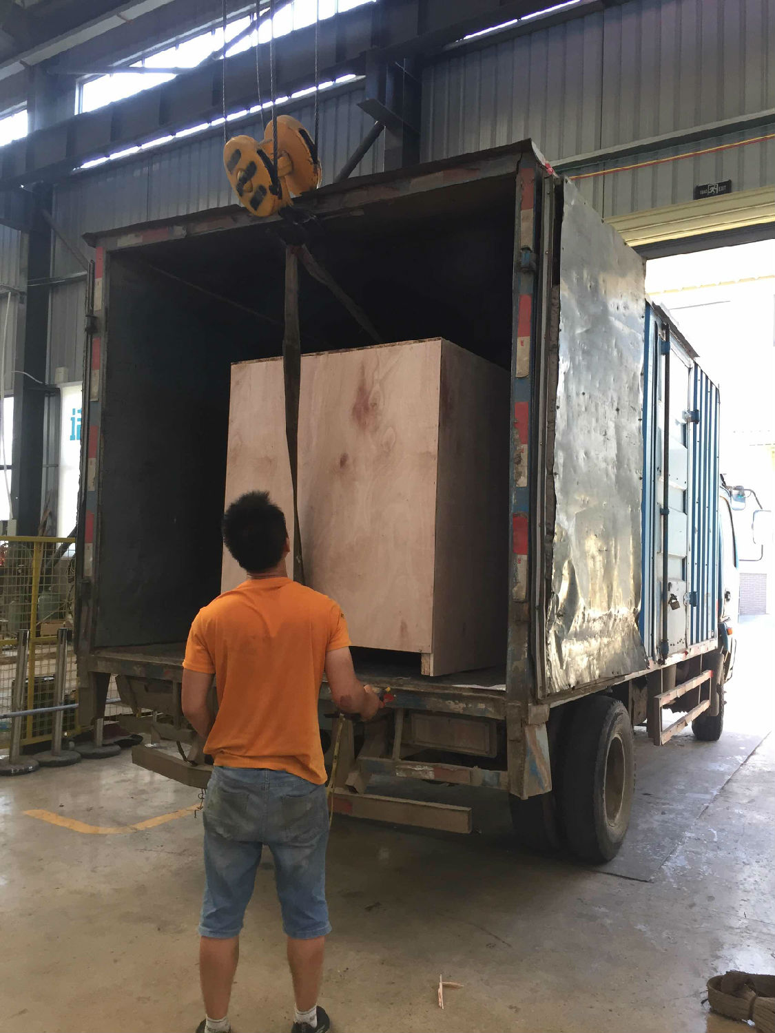 定制PLC實驗研究蒸汽發(fā)生器打包完成，準(zhǔn)備吊裝上車啟程啦